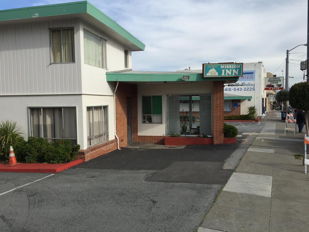 Mission Motel 2*