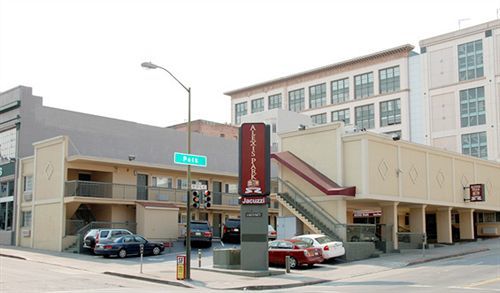 Alexis Park Motel