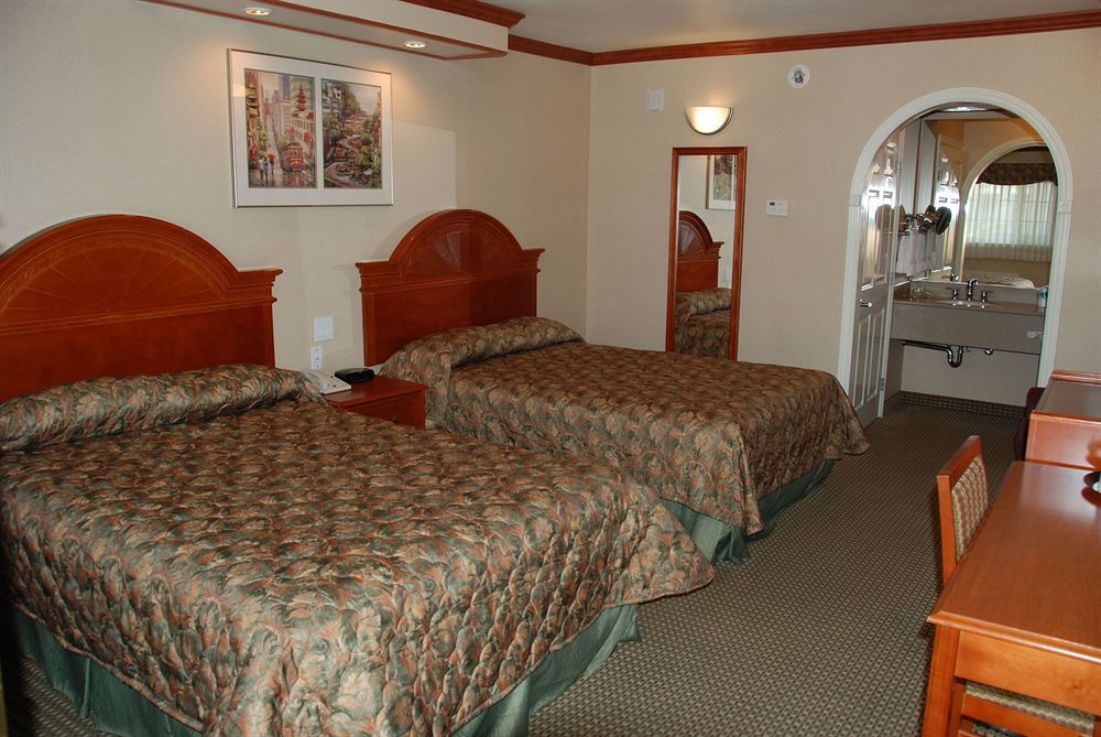 Alexis Park Motel