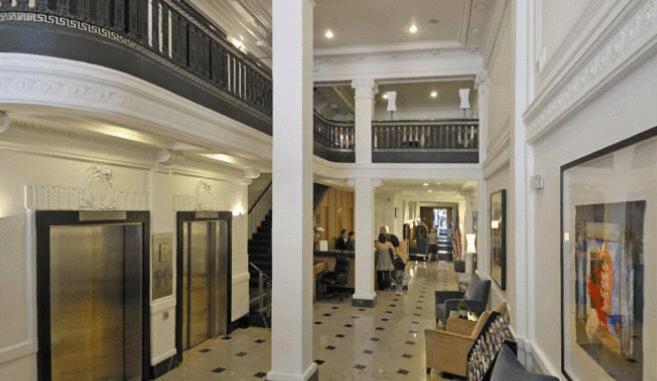 Axiom Hotel 4*