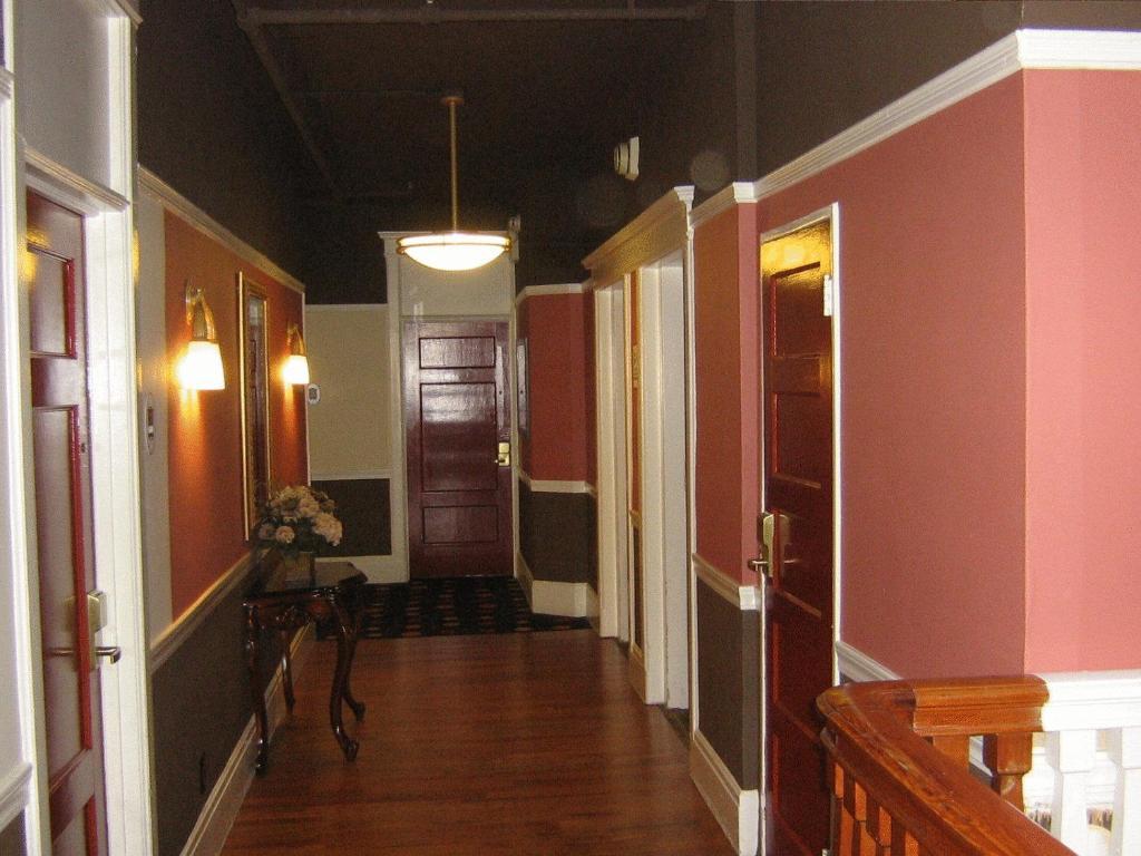 Hotel Axiom 4*