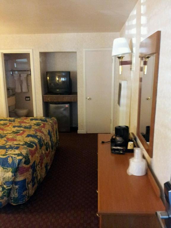 Town House Motel 2*