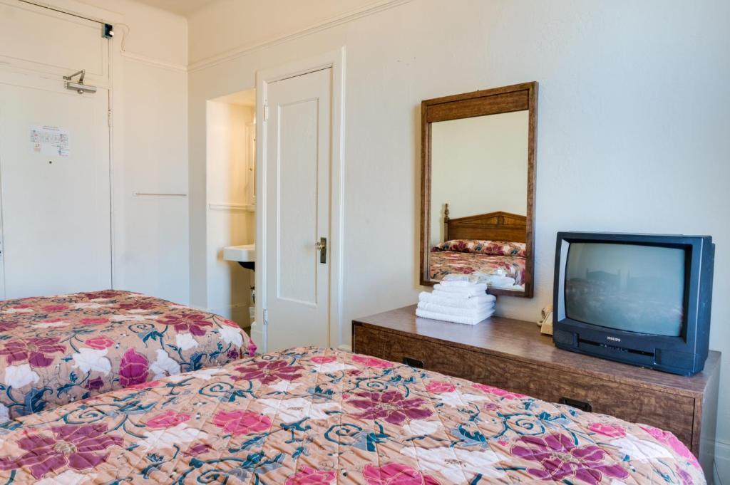 Aida Plaza Hotel *