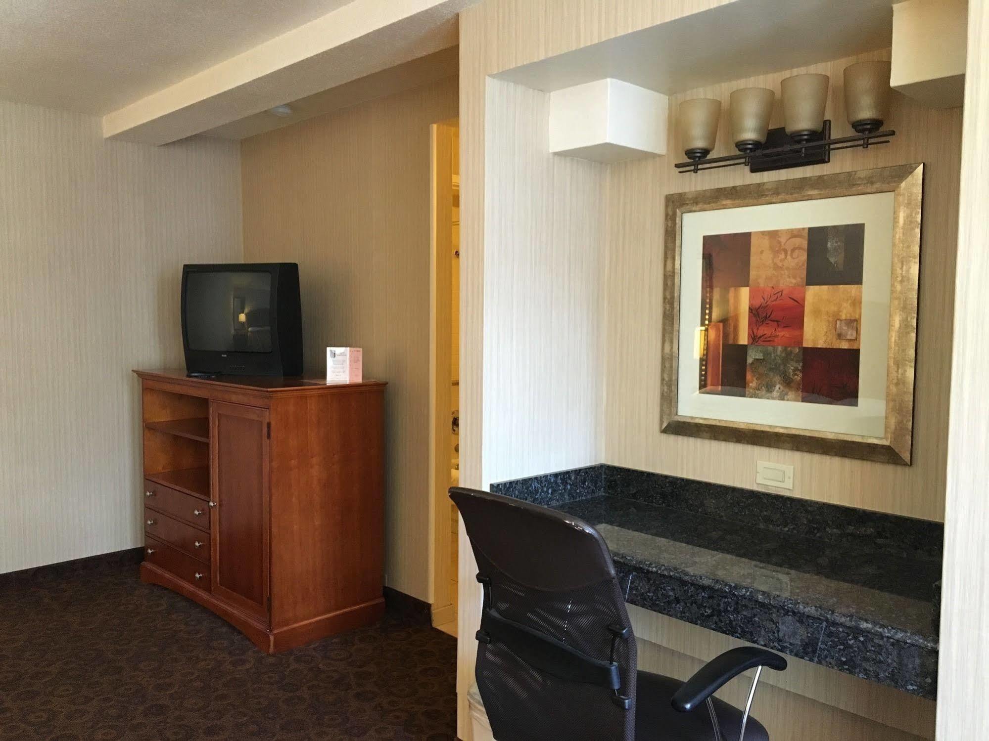 Royal Pacific Motor Hotel