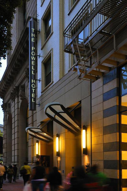 Axiom Hotel 4*