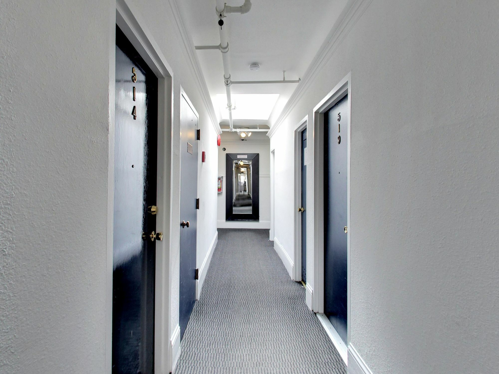 Ikon Hotel 2*