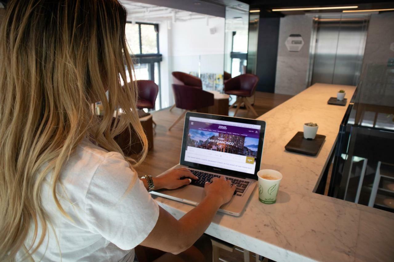 Yotel 4*